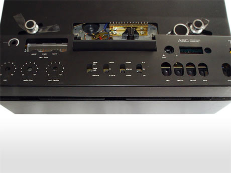 ASC 6000 Frontplatte zum Abheben vorbereitet